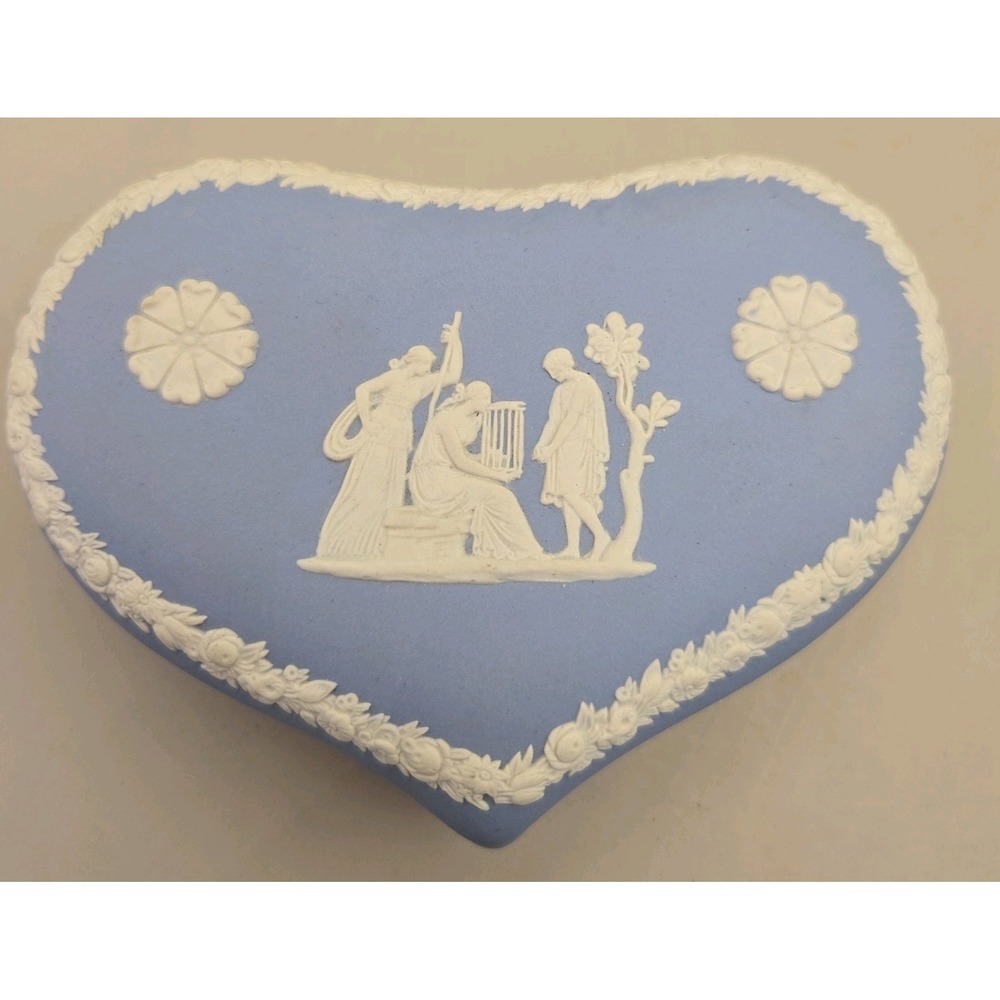 Vintage Wedgwood Heart Shaped 5.25" Wide Jasperware B#31